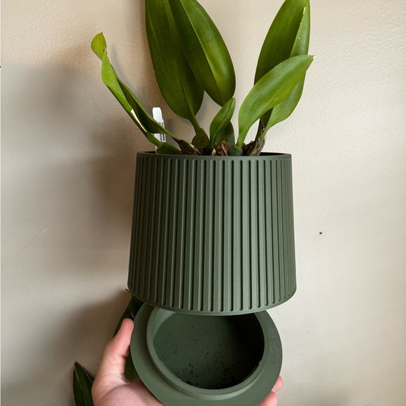 Wall Mountable Planter - Picture 2 of 5